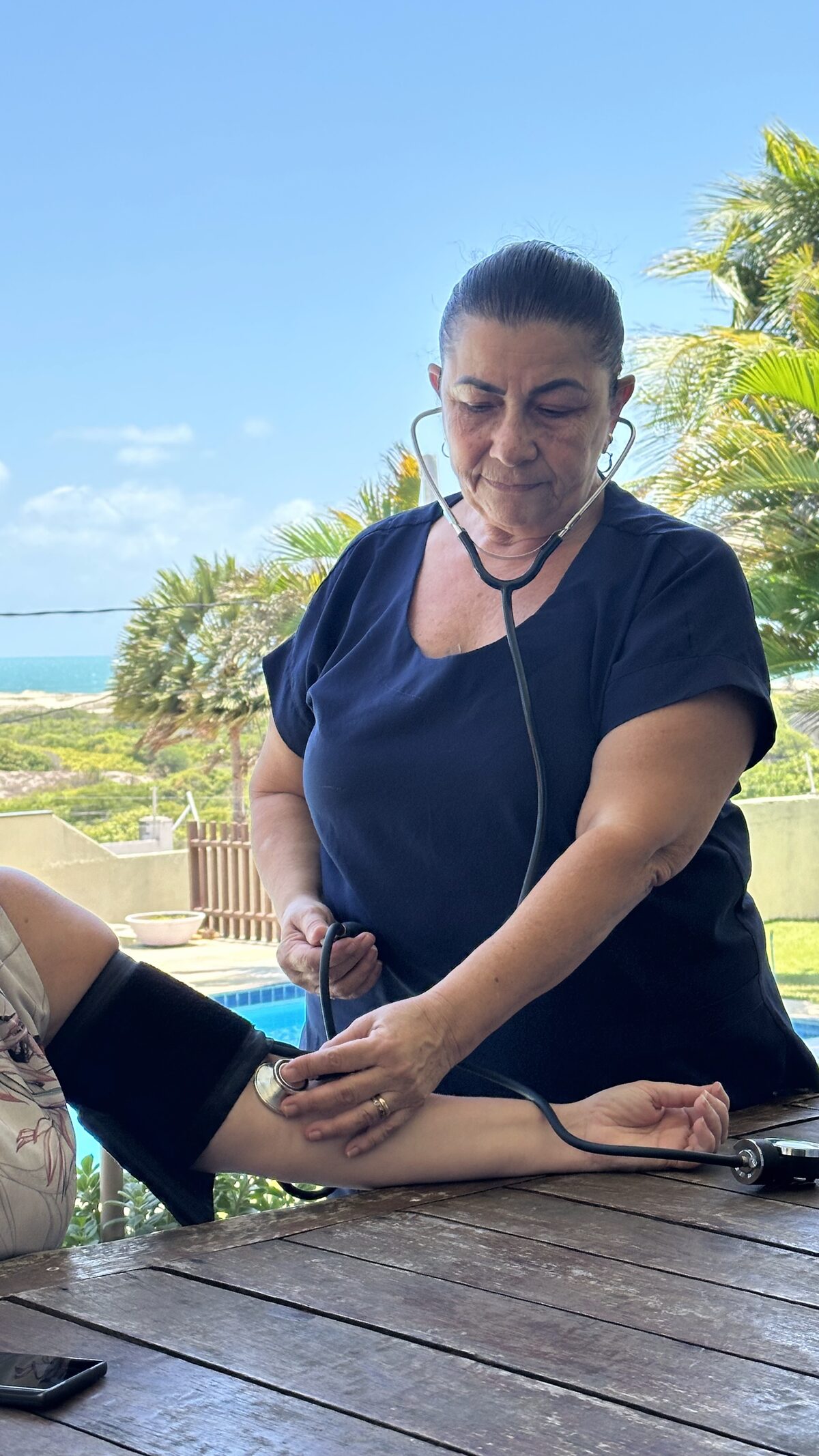 Cuidado clínico humanizado à beira-mar