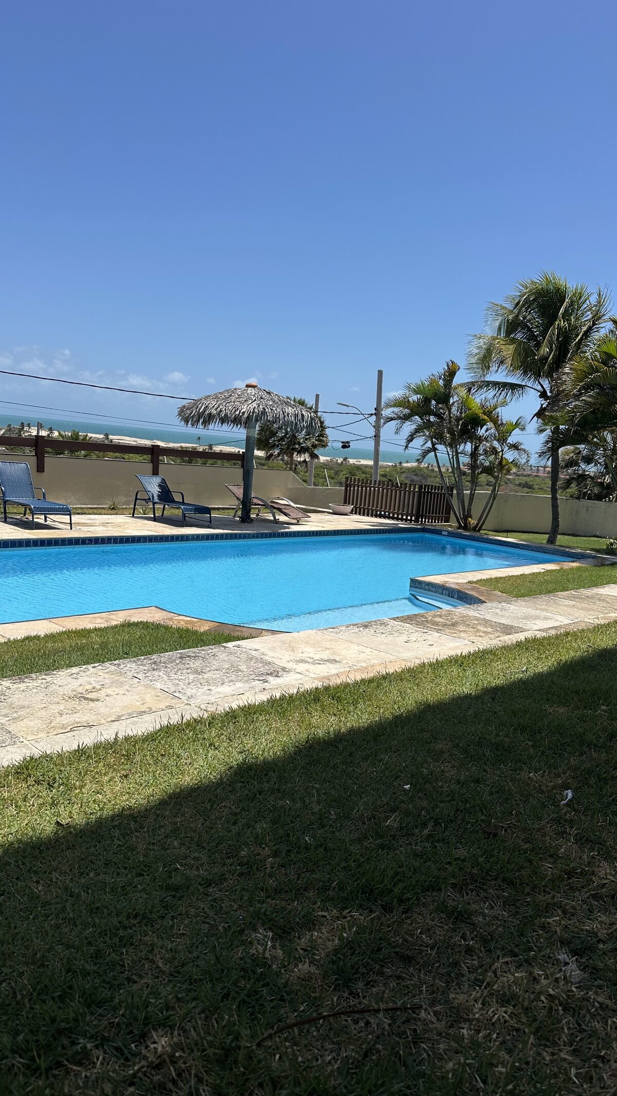 Piscina com vista oceânica